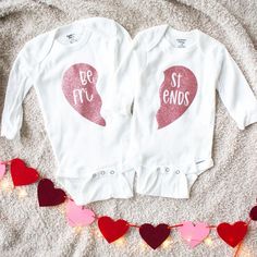 This sweet Best Friends romper set are genuine Onesies® brand by Gerber® bodysuits. Available in short sleeve or long sleeve.  Each white baby Onesie® is decorated with pink glitter heart halves spelling out best friends.  This set of 2 Onesies® makes a great baby shower gift for a mom expecting Best Friend Onesies, Valentines Clothes, Twin Onesies, Twin Baby Gifts, Expecting Twins, Accessories Packing