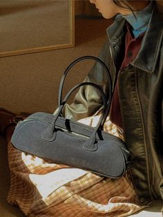 Composition : Suede (Cowhide)Color : NavyCountry of Origin : China Bowling Bag, Bowling Bags, Bowling, Composition, Bag Lady, China, Shoulder Bag, Navy, The Originals