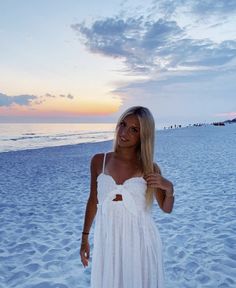 Beach Dress Instagram Pictures, Beach Pictures One Person, Sundress Beach Pics, Vacation Pic Inspo Instagram, Sundress Instagram Pictures, Beach Pictures Dresses, Turks And Caicos Aesthetic Outfits, Cute Poses For The Beach, Beach Pictures Poses Instagram Night