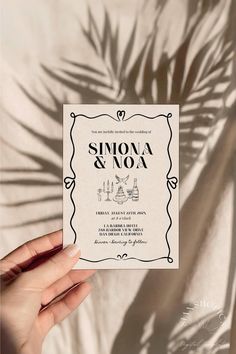 a person holding up a card with the words simona and noa on it