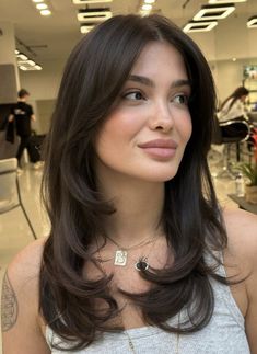 Platinový Blond, Brown Layered Hair, Brunette Hair Cuts, Bangs With Medium Hair