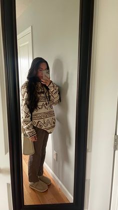 Ugg Boston Outfit, Crocs Fall Outfits, Boston Clogs Outfit Black Women, Outfits With Ugg Clogs, Low Brown Uggs Outfit, Clog Outfit Black Women, Doc Martens Clogs Outfit, Brown Clogs Outfit Fall