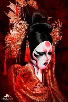 Maiko Makeup, Comic Christmas, Kabuki Makeup, Geisha Makeup, Theatre Makeup, Geisha Art, Cool Makeup Looks, Makeup Class, Stage Makeup