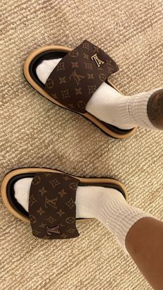 Louis Vuitton Slides For Men, Lv Slides Outfit, Lv Slides, Louis Vuitton Slides, Sneakerhead Room, Louis Vuitton Heels, Nikes Shoes, Pretty Sneakers, Shoe Wall