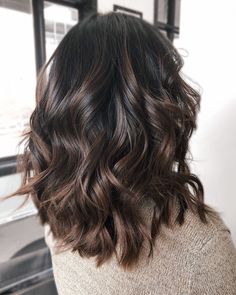 Instagram: @beautyxjasmin #brunette #darkbrown #balayage #ombre #brown #light #sombre #subtle #hair #hairgoals #hairinspo #haircolor #fall #autumn Brown Hair Shades, Chocolate Brown Hair Color, Chocolate Hair, Balayage Hair Dark, Balayage Ombre, Brunette Balayage Hair, Brown Hair Balayage, Balayage Brunette