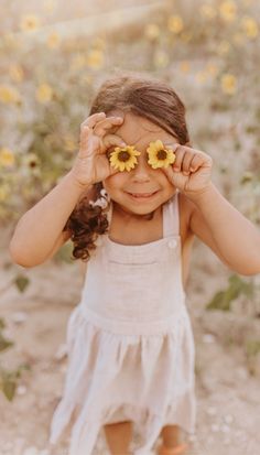 Toddler Spring Photoshoot, Toddler Sunflower Photoshoot, Hair Ideas Long Hair, Boho Photo Shoot, Hippie Photoshoot, Sunflower Shoot, Boho Shoot, Texas Spring, Photoshoot Spring