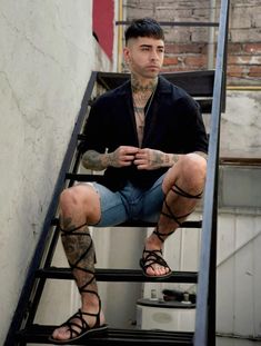 Men Slides, Inked Men, Mens Fashion Urban, Mens Loungewear, Fashion Portrait, Pretty Men, Daily Workout