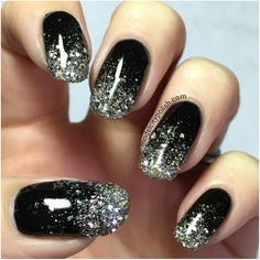 Gold And Silver Nail Designs, Silver Nail Designs, Finger Paints, Black Nails With Glitter, Silver Nail Art, Silver Glitter Nails, Natural Nail Art, Glitter Manicure, Gold Nail Art