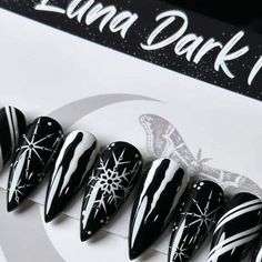 Goth Winter Nails, Goth Christmas Nails, Gothic Christmas Nails, Black Christmas Nails, Beachy Nail Designs, Nails For 2023, Monochrome Christmas, Gothic Winter