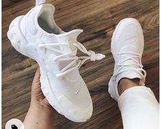 White Nike Shoes Womens, Gym Shoes For Women, Shoes Design Ideas, Nike Blazer Outfit, Degree Outfit, Bday Fits, Nike Fits, Womens Gym Shoes, Nike Gym Shoes