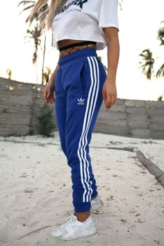 Looks Adidas, Skirt Diy, Instagram Baddie, Casual Outfits For Teens, Tumblr Outfits, Fashion Days, Adidas Outfit, Athleisure Outfits, Sporty Outfits