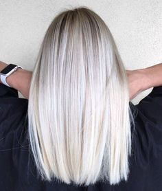 Mid-Length Straight Platinum Blonde Hair Grey Hair Dye, Balayage Blond, Balayage Blonde, Modern Haircuts