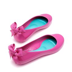 Our Taylor jelly ballet flats are just like the classic ballet flats you know and love, with a chic shiny finish and a cute bow on the back for that extra something. Smooth, comfortable, and easy to wear. This is a shoe that will become an adorable wardrobe staple. Choose your bow color from the options shown here. Bow will be attached to the back of each shoe - bows are not interchangeable once attached. Choose your favorite team colors or any cute combo! What does your custom combo say about y