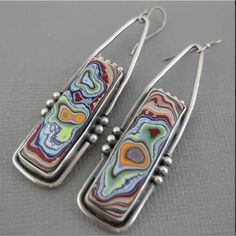 Boho Vintage Spiral Marble Pattern Colorful Stone Drop Earrings Features: Multicolor Marble Like Pattern Colorful Material: Zinc Alloy Approximate Measurements: Length: " Perfect As Gift Such As Birthday, Girlfriend, Anniversary, Mother's Day, Christmas And Looks Beautiful To Complete Your Everyday Look Refer To Pictures For Details, Item Sold As Pictured. Note That Color Might Vary Due To Lighting And Other Elements. Always Accept Reasonable Offers. Bundle. Fast Shipping! Tags: Accessories, Ear Jewelry Hooks, Multicolor Jewelry, Engagement Earrings, Look Retro, Wedding Party Jewelry, Boho Vintage, Diy Schmuck, Engagement Jewelry, Pendant Earrings