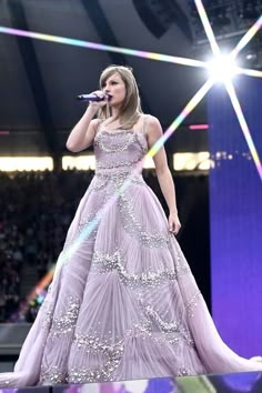 taylor swift performs at the super bowl