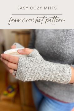 These easy and cozy mitts are such a dream to make. Using a combination of simple stitches to create a beautiful texture, they look super stylish too! Get the free crochet pattern here! Crochet Stitches Texture, Crochet Store, Fingerless Gloves Crochet Pattern, Glove Pattern, Crochet Gloves Pattern