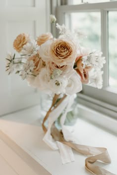 Toffee, Caramel, Mocha, Latte, Beige, Sand, White, Rose, Ranunculus, Wedding, Bouquet, Modern Caramel Wedding, Bride Bouquet Pink, Wedding Bouquet Champagne, Champagne Wedding Flowers, Bud Vases Wedding, Creative Floral Design, Middleton Lodge, Luxury Wedding Flowers, Champagne Flowers