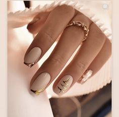 Nails With Gold, Tree Nails, Christmas Gel Nails, Christmas Nails Acrylic, Festival Nails, New Year's Nails, Xmas Nails, Chic Nails, Gorgeous Nails