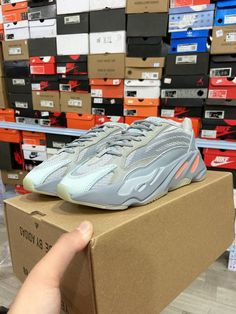 Adidas Yeezy Boost 700 V2 “Inertia” . FW2549 Puma Sneaker, Nike