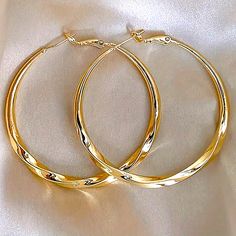 Its A Brand New Hoop Earings Very Beautiful Never Worn Color Is Gold Cheap Gold Hoop Earrings, Glod Hoop Earrings, Good Hoop Earrings, Burr Basket, Gold Hoops Earrings, Jewelry Closet, Butterfly Photography, Golden Hoops, Pineapple Earrings