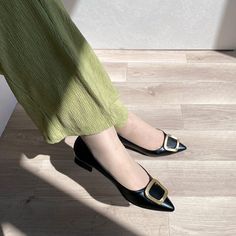 A pair that is sure to be used for heavy use regardless of whether it is on or off-season. Pointed toe flats with a matte gold buckle for a feminine and soft feel. Beige Pumps, Buckled Flats, Pointed Toe Flats, Suede Material, Artificial Leather, Lining Fabric, Matte Gold, Flat Shoes, Trending Shoes