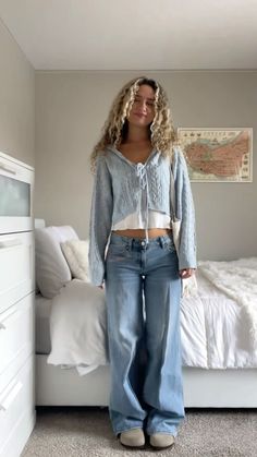 Comfy Unique Outfits, Winter Outfits Light Colors, How To Style Grey Long Sleeve, Long Sleeve Bar Outfit, Basic Winter Outfits Aesthetic, Outfit Ideas For Size 10, Light Blue Zip Up Outfit, Jean And Long Sleeve Outfit, Comfy Jeans Outfit Fall