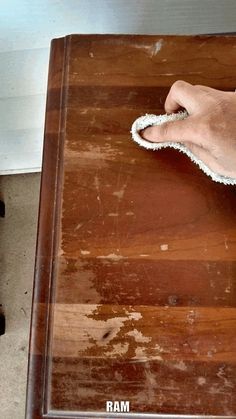 DIY woodworking projects Homemade Furniture Polish, Saw Horse Diy, Restore Wood Furniture, Restore Wood, Woodwork Ideas, Homemade Furniture, Transforming Furniture, Free Woodworking Plans, Wood Working For Beginners