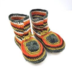 One Of A Kind And Beautiful Slippers! Orange Green Brown White Color Way Wool Yarn Hand Crocheted Made In Mexico Sherpa Lining Footbed Leather Sole So Soft And Warm! Great For Padding Around The House This Winter, Apres Ski At The Lodge, Or Snuggled Under A Blanket Comparable To Heat Holders Socks, But More Funky And Original ;) No Size Labels, Fits Womens 6 Or 6.5 10" Length Of Sole 4" Width Across Top Of Foot 6" Height Brand New, Never Worn Granny Square Slippers, Easy Crochet Top, Beaded Leather Sandals, Crochet Slipper Boots, Elf Slippers, Moroccan Slippers, Slipper Pattern, Crochet Slipper, Blue Slippers