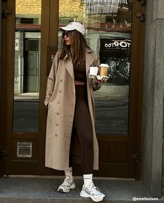 Trench And Active Wear, Trench Coat Active Wear, Trench Coat And Tracksuit, What To Wear With Trench Coat, Brown Activewear Outfit, Spring Outfits Trench Coat, Trench Coat Leggings Outfit, Safari Winter Outfit, Adanola Outfit