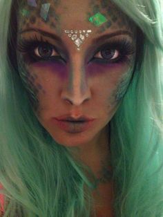 Carnaval Make-up, Mermaid Makeup Halloween, Dragon Makeup, Alien Makeup, Hallowen Ideas, Mermaid Halloween, Popsugar Beauty, Circle Lenses, Scary Costumes