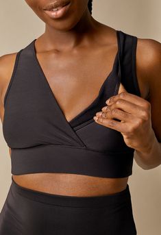 This warming fleece bra with a soft fleece on the inside of the cups keeps you warm where you need it most and is ideal for breastfeeding moms. Designed with a racerback for full freedom of movement and mesh detailing to keep you cool. Wide elastic band under the bust gives nice support and the wrap cups provide easy breastfeeding access. This warm tech-fleece nursing bra is designed to fit just as nicely before, during and after pregnancy.



Size and fit: Micelle is 169 cm/5’7” and wears size Fleece Bra, Nursing Sports Bra, Latest Bra, Post Partum Outfits, Bra Size Guide, Maternity Leggings, Nursing Clothes, After Pregnancy, Maternity Nursing