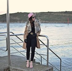 Chic Outfit from Lara Sañudo (@misviajesenglobo) with Maison Michel Hats, Stradivarius Sunglasses, FOREVER21 Scarves, Tommy Hilfiger Coats, Gucci Belts Tomboy Fashion, Gucci Belt