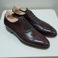 John Lobb Dress Shoes In Very Good Condition. Item Has Very Light Scuffing, And Light Stains On The Sole. No Original Packaging, Shoehorns Are Included In The Sale. Classic Burgundy Dress Shoes For Galas, Classic Burgundy Cap Toe Oxfords, Fitted Brown Oxfords With Closed Toe, Fitted Dress Shoes With Rubber Heel Cap For Galas, Elegant Burgundy Dress Shoes For Galas, Classic Burgundy Lace-up Oxfords, Fitted Oxfords For Galas, Lace-up Oxfords For Galas, Fitted Lace-up Oxfords For Galas