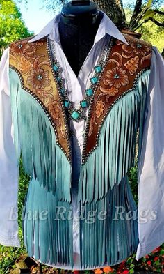 Western Photo Shoots, Cowboy Hats Women, Leather Vests, Cowgirl Style Outfits, Horse Show Clothes