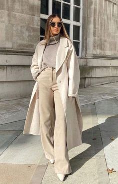 Business Professional Outfits, Business Attire Women, Beige Jeans, Classy Winter Outfits, Beige Outfit, Stylish Work Attire, Business Casual Outfits For Work