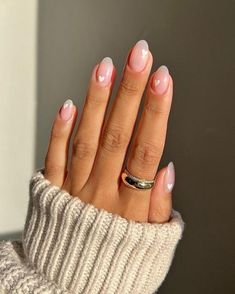 #valentines #valentinesdaynails #nails #almondnails Vday Nails, Kutek Disney, Unghie Sfumate, February Nails, Valentine Nails, Nail Designs Valentines, Cnd Shellac