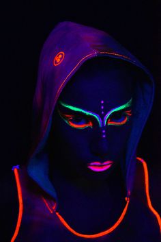 Rave Face Paint, Glow Face Paint, Uv Face Paint, Neon Face Paint, Uv Photography, Uv Makeup, Glow In Dark Party, Party Make-up, Glow Paint