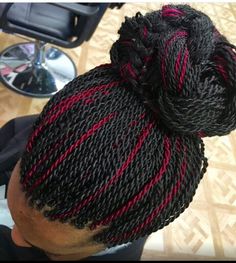 Micro senegalese twist Black And Grey Senegalese Twist, Small Sengelese Twist, Seneglease Twist, Micro Senegalese Twist, Classy Hairstyle, French Braids Tutorial, Loose French Braids, Senegalese Twist Braids, Braids With Shaved Sides