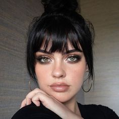 Boho Makeup, Dark Makeup, Hair Dos, Beauty Inspiration, Dark Hair, Green Eyes, Hair Goals, Makeup Inspiration, New Hair