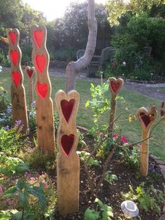 Remarkable Garden Sculpture DIY Design Ideas Diy Yard Art From Junk, Totem Art, Wedding Hearts, Heart Sculpture, Unique Garden Art, Mosaic Garden Art, Valentines Presents, Stained Glass Diy