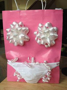 Bachlorette Party Gifts For Bride Funny, Fun Presents For Friends, Bachelorette Gag Gifts For Bride, Bachelorette Gifts For The Bride Funny, Batchloret Gifts Ideas, Creative Christmas Gifts For Best Friend, Pleasure Party Ideas, Funny Gift Ideas For Best Friend, Funny Presents For Friends