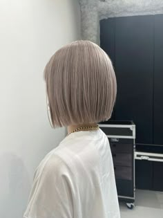 Blonde 2022, Ash Blonde Bob, Ash Beige, Short Bob Cuts, Hair Nutrition, Violet Hair, Beige Blonde, Short Straight Hair