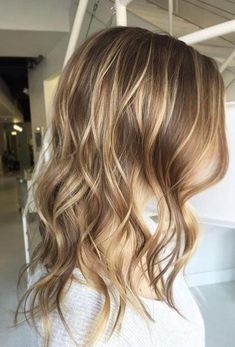 light brunette shade with blonde highlights done right...love the colors #mediumlengthhairstyles Tmavý Blond, Light Brunette, Blonde Balayage Highlights, Brunette Balayage, Dark Blonde Hair, Brown Hair With Highlights