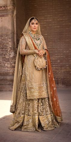 Classic Golden Gharara Kameez Dupatta Pakistani Wedding Dress Bridal Gharara Pakistani, Bridal Gharara Designs, Golden Gharara, Grara Dress, Gharara Dress, Garara Dress, Bridal Gharara, Gharara Designs, Tissue Fabric