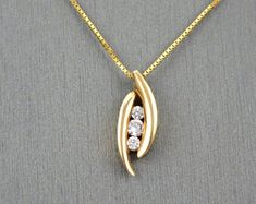 1/10 Ct Three-Stone Diamond Pendant 14k Yellow Gold GP 18" Past Present Necklace #AnimasJewels #Pendant Expensive Jewellery, Diamond Pendants Designs, Necklace Ideas, Family Necklace, Big Diamond, Three Stone Diamond, Past Present Future, Circle Pendant Necklace, Valentine's Gift