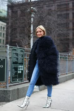 New York Fashion Week Street Style Glitter Booties Outfit, Mules Outfit, New York Fashion Week Street Style, Street Style Blog, New Street Style, Looks Street Style, Street Style Trends