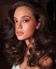 Catriona Gray, Lovely Makeup, Arch Brows, Retro Makeup, Nude Eyeshadow, Nude Makeup, Vintage Makeup, Black Eyeliner, Day Makeup