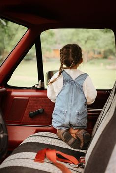 Country Family Photos, Cowgirl Summer, Country Trucks, Fall Family Pictures, Lifestyle Photography Family, Farm Photo, Fall Photoshoot, Fall Family, Family Farm