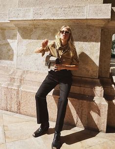 6 Autumn Outfit Ideas You Can Try Now Without Melting Square Cowboy Boots, Western Boot Outfit, Cowboy Boots Outfit, Western Boots Outfit, Square Toe Cowboy Boots, Winter Boots Outfits, Money Fashion, Cowboy Boots Square Toe, Khaki Shirt