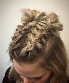 Riding the braid wave? With these step-by-step instructions, you'll nail down 15 gorgeous braid styles in no time #cutehairstyle #hairstyle #hairstyleideas Space Bun, Trendy We Fryzurach, Concert Hairstyles, Gorgeous Braids, Dutch Braid Hairstyles, Short Braids, Peinados Fáciles Para Cabello Corto, Braid Hair, Penteado Cabelo Curto